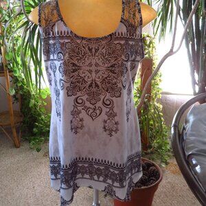 Sleeveless black and white top